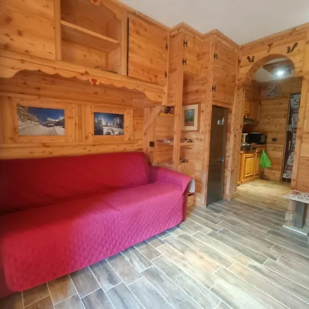 Limone Apartment *